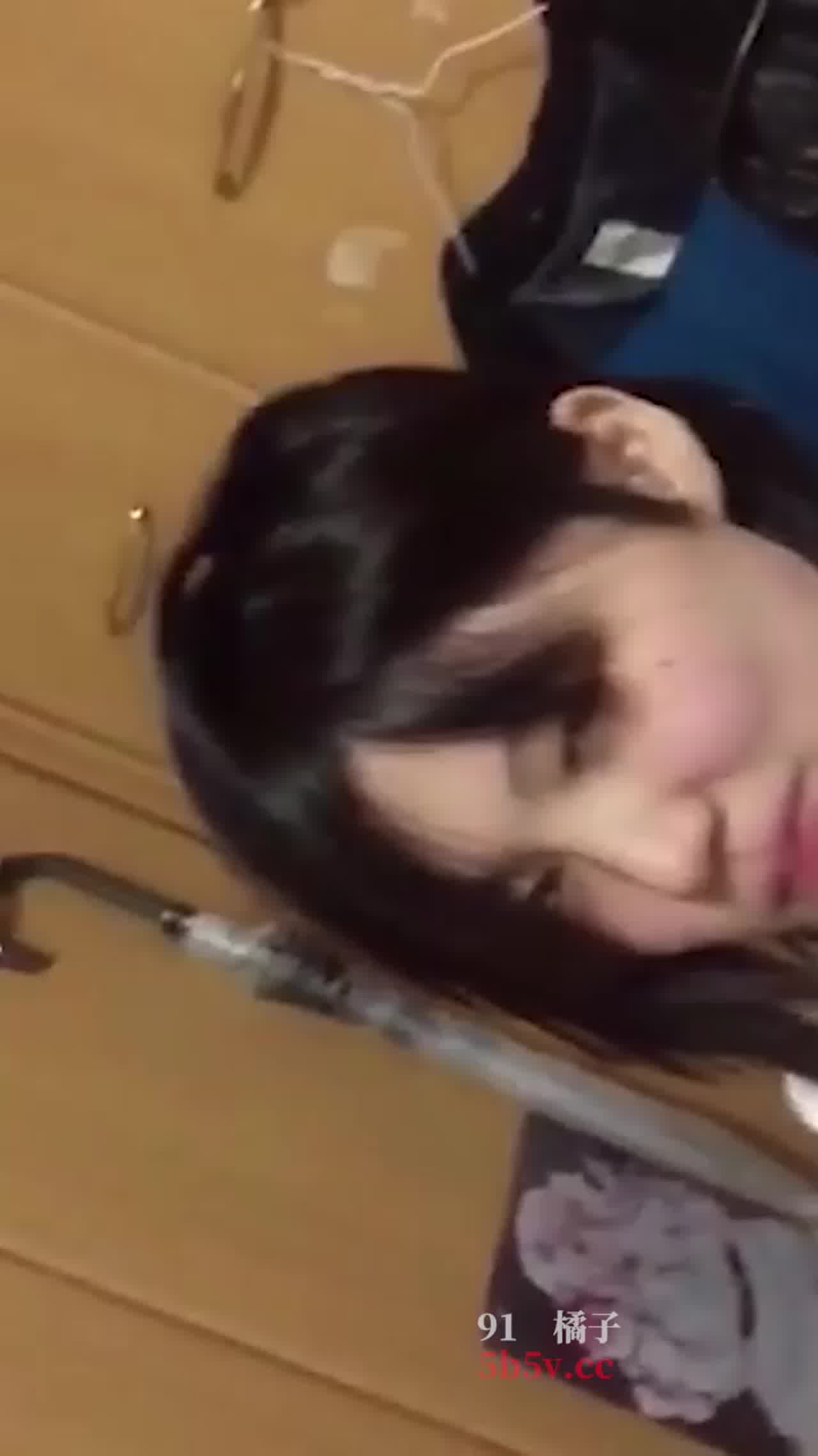  泄密实拍流出大学女友第一次吃精，难以下咽 的剧照4