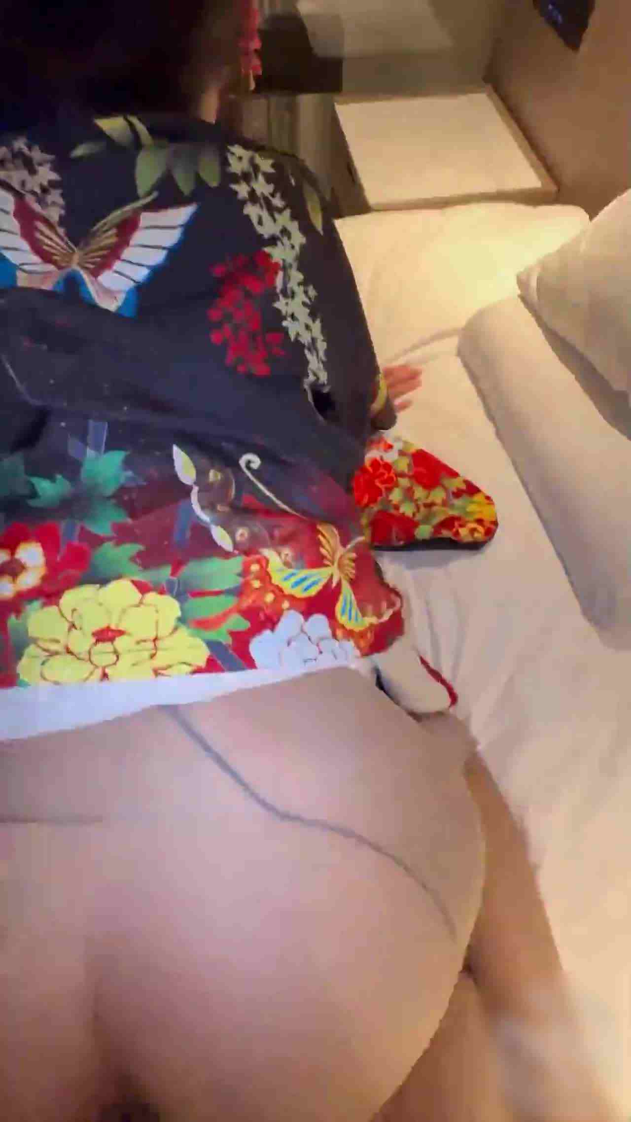  海角社区乱伦大神 会喷水的亲姐姐最新作继汉服后再让姐姐穿和服狂舔潮喷尿我嘴里全部吞下人美逼遭罪 的剧照8