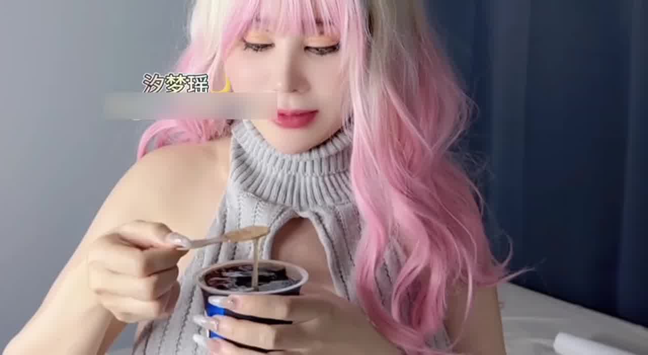  自购推特绿帽奴-这一期是绿帽老公调教，他厄尔也会s一下，口爆后精液吐到果冻里在吃完，然后跟他舌吻 的剧照6