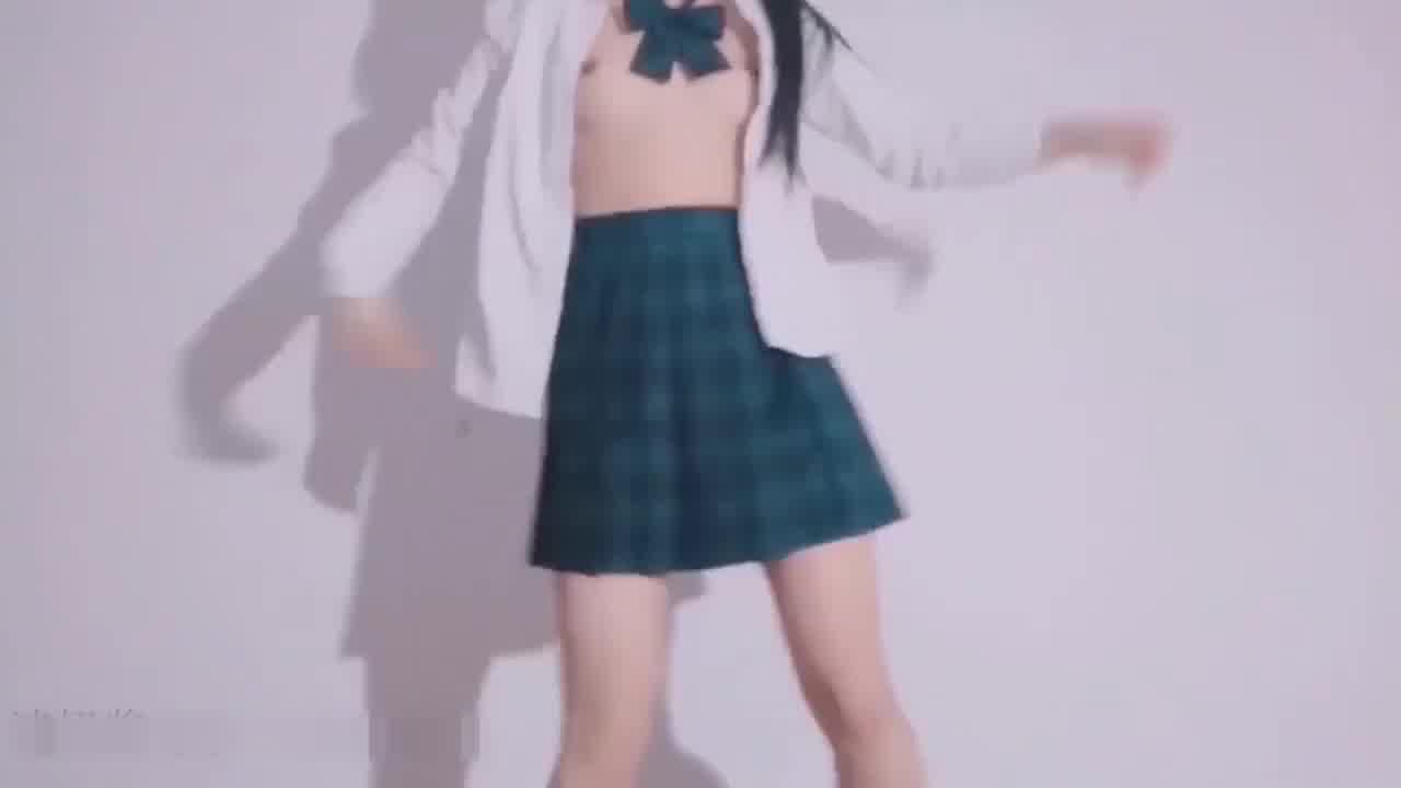  可爱双马尾萝莉淡奶酱r18宅舞，新人福利姬请多多支持~ 的剧照9