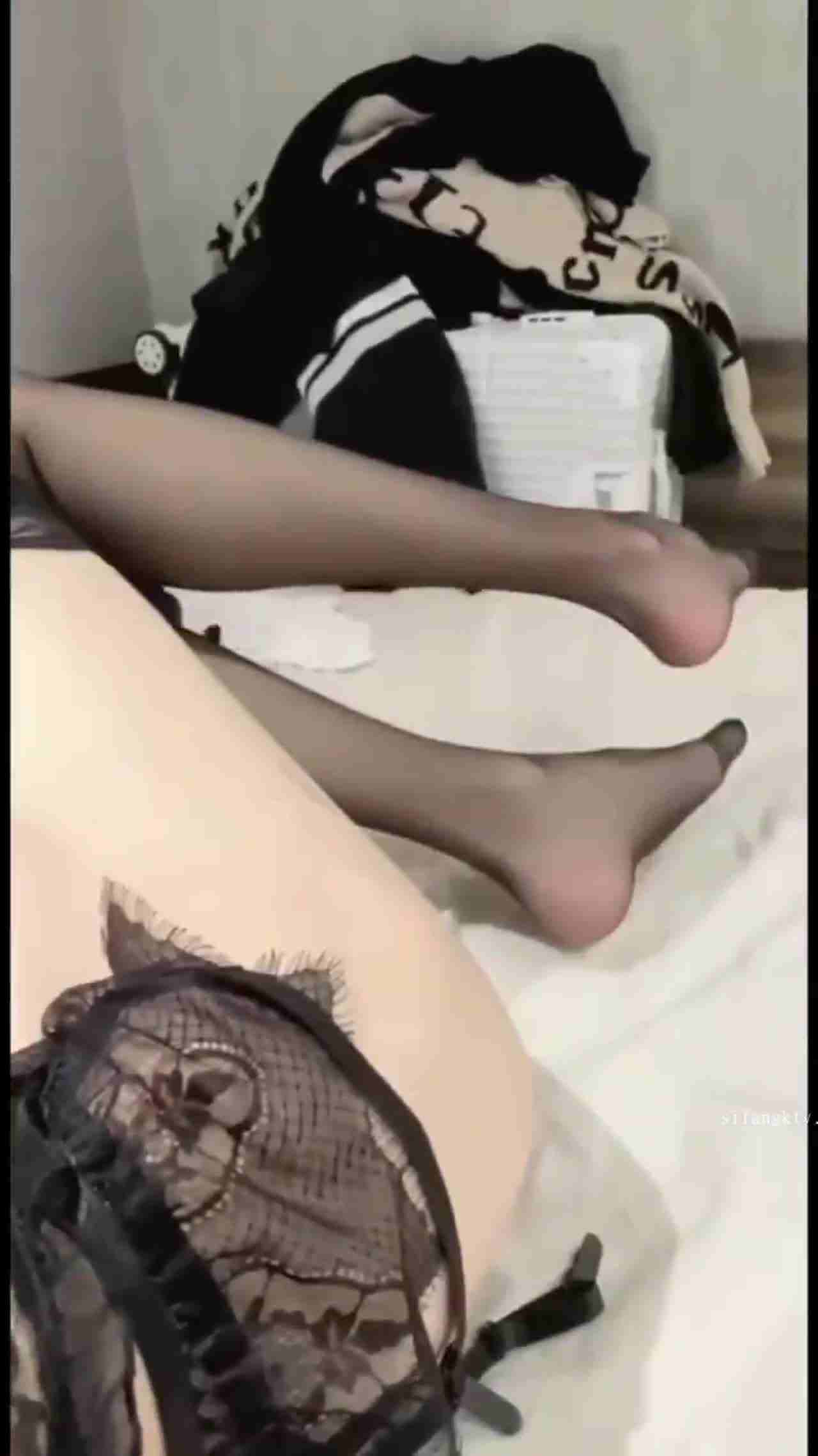  我的漂亮女友给我口交 的剧照8