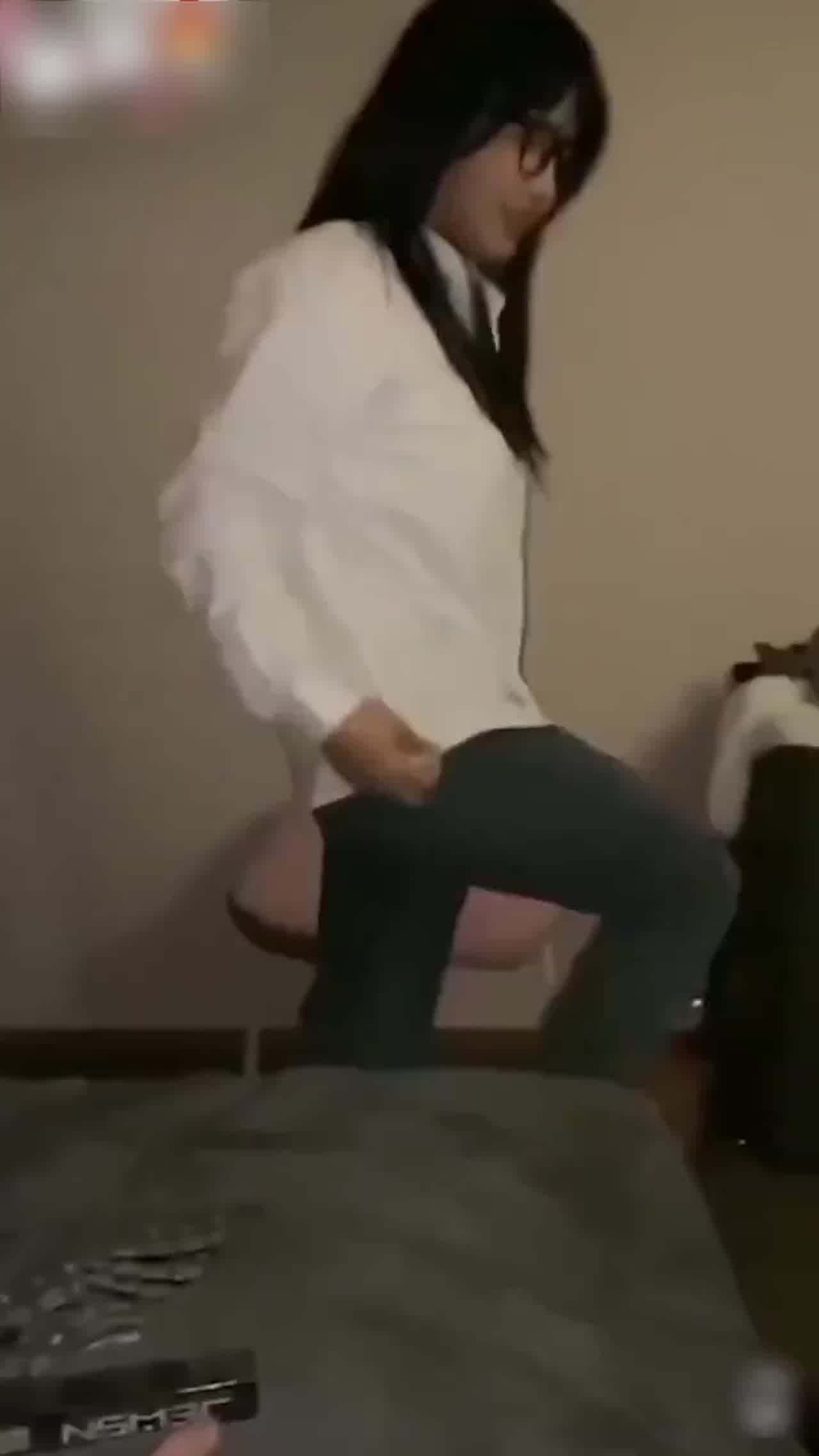  眼镜娘最骚可不是吹的“爸爸干我”这表情太哇塞了 的剧照4