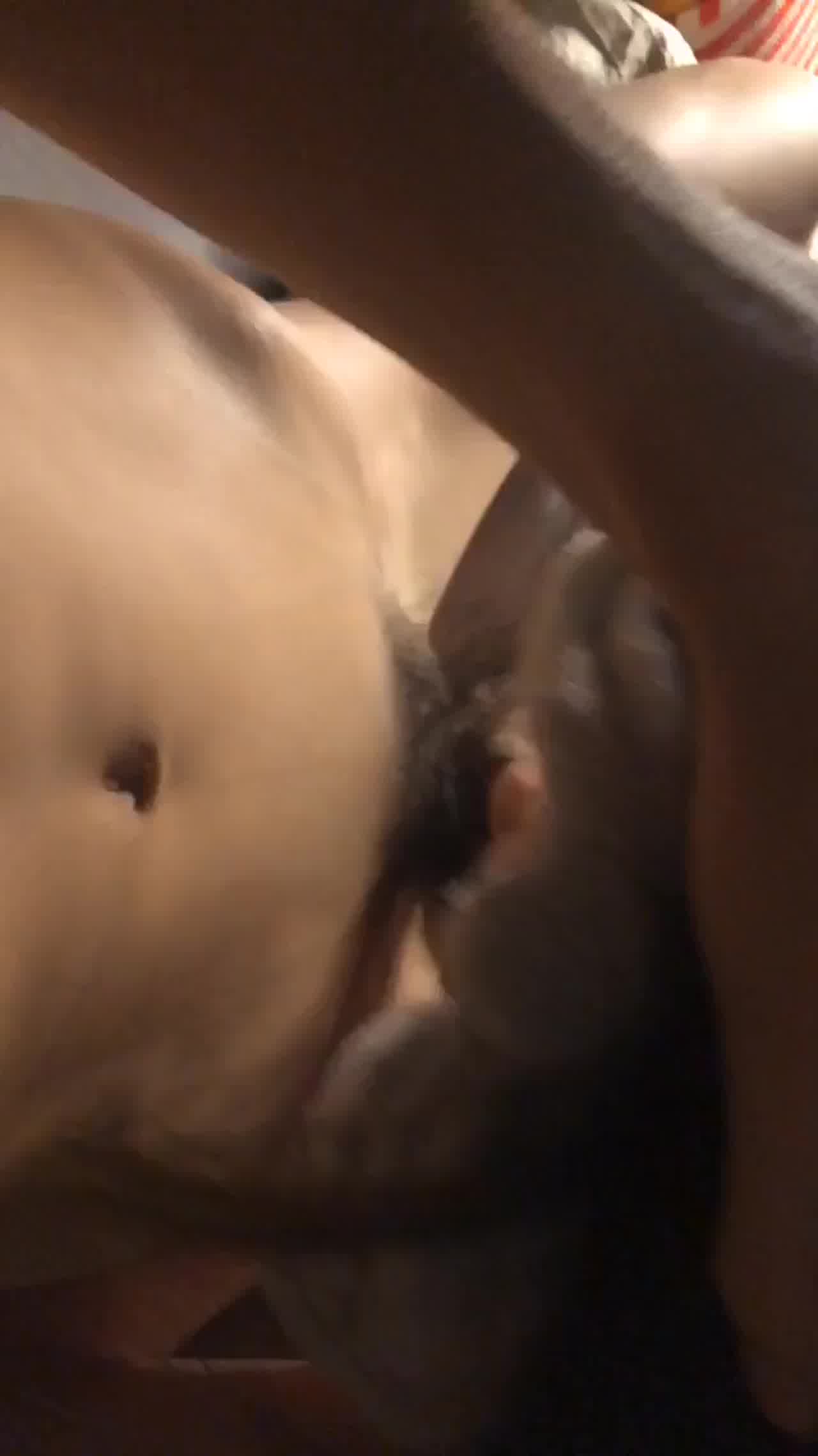  大一学妹调教的很不错了。学会深喉 的剧照1