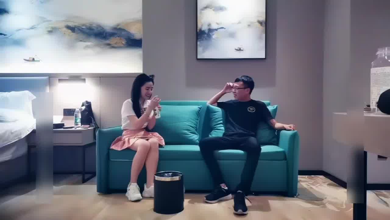  第①部⭐极品清纯妹，被大力猛操，嗷嗷乱叫，感觉要被干哭了，脾气超好，被这么猛操，突然之间好心疼 的剧照3