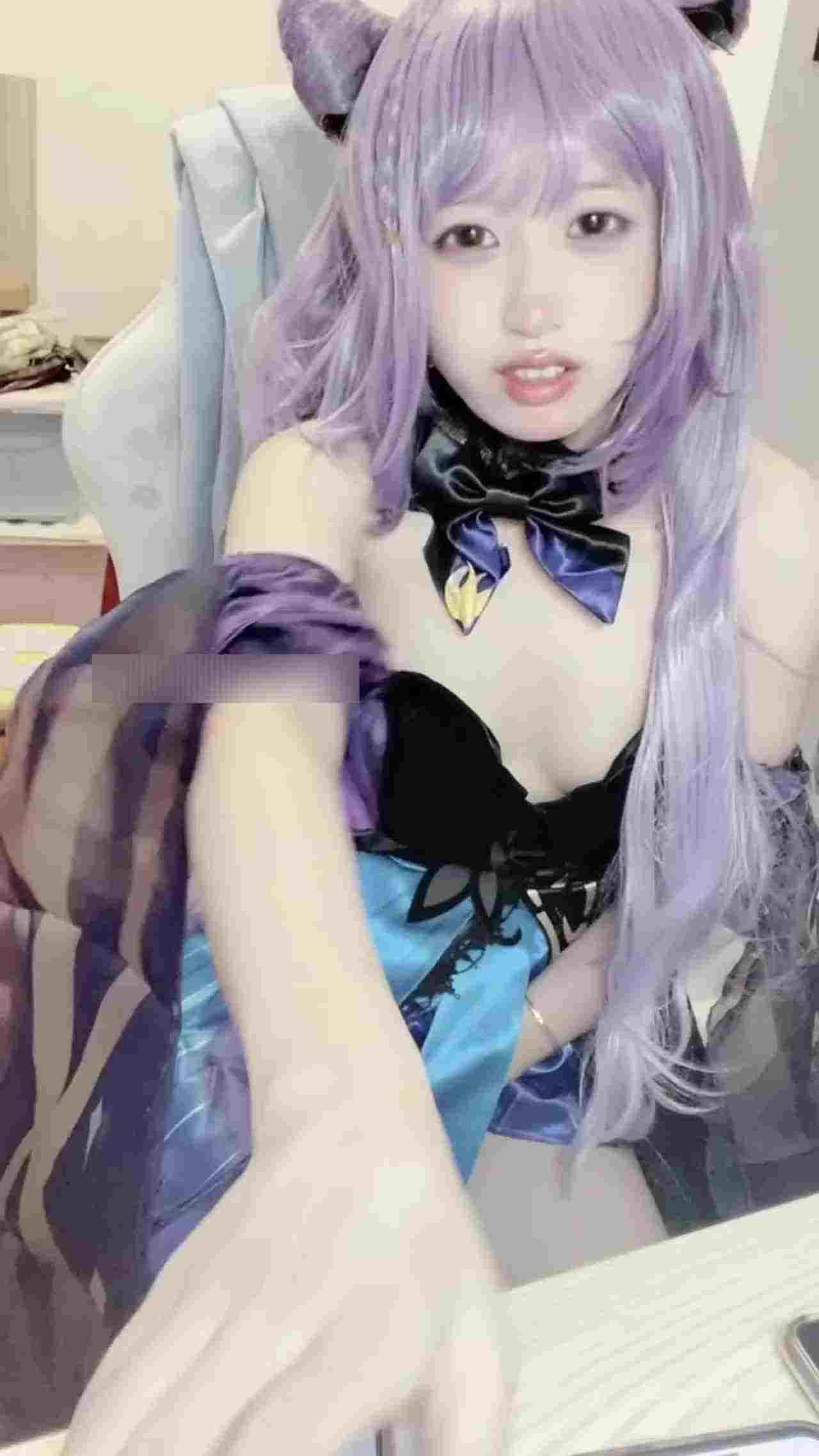  cos原神刻晴露脸假鸡巴口交自慰 的剧照9