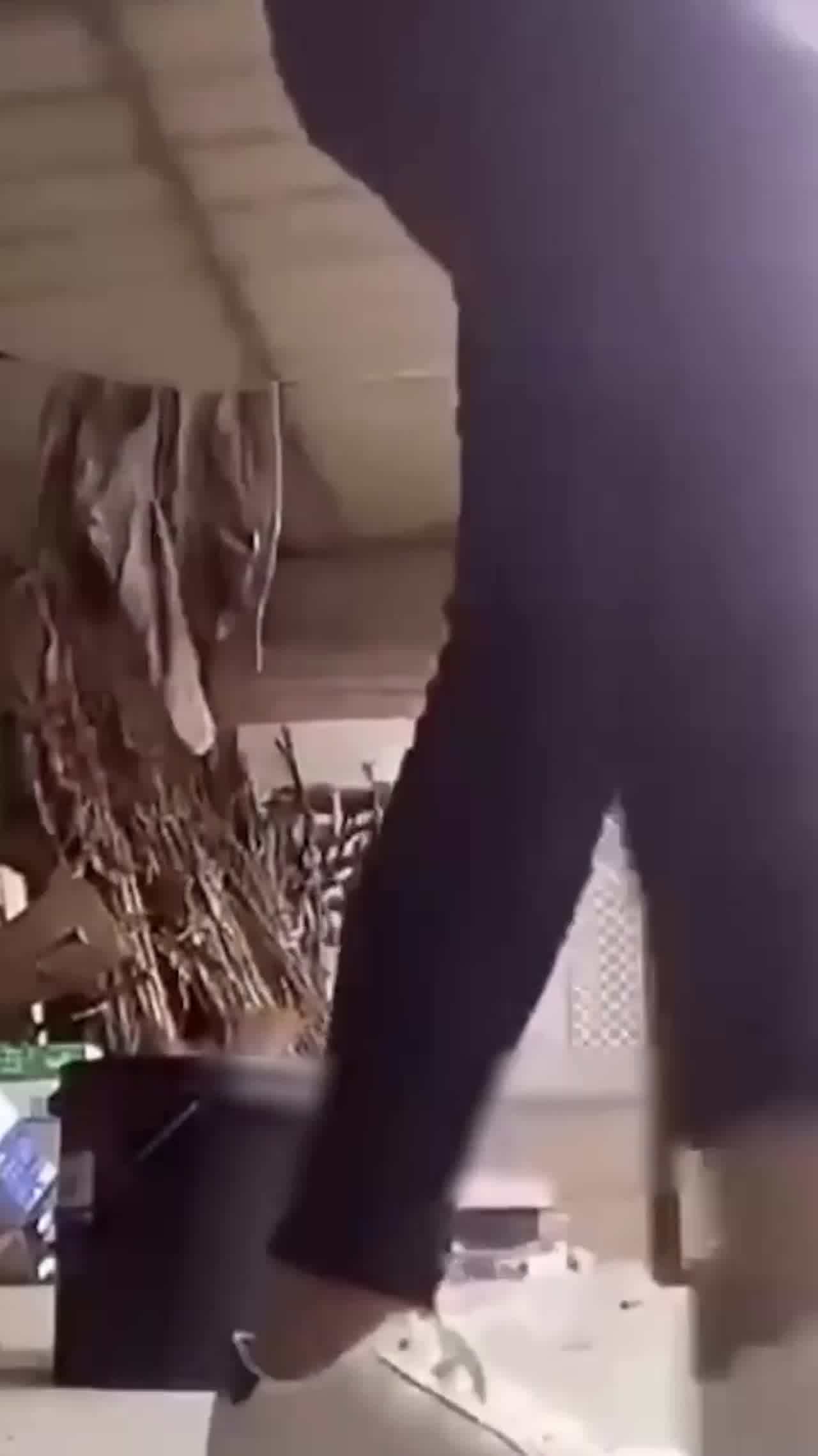  【姐弟乱伦】帮姐姐解决需求的弟弟们 被催着壮阳 真实大合集 的剧照7