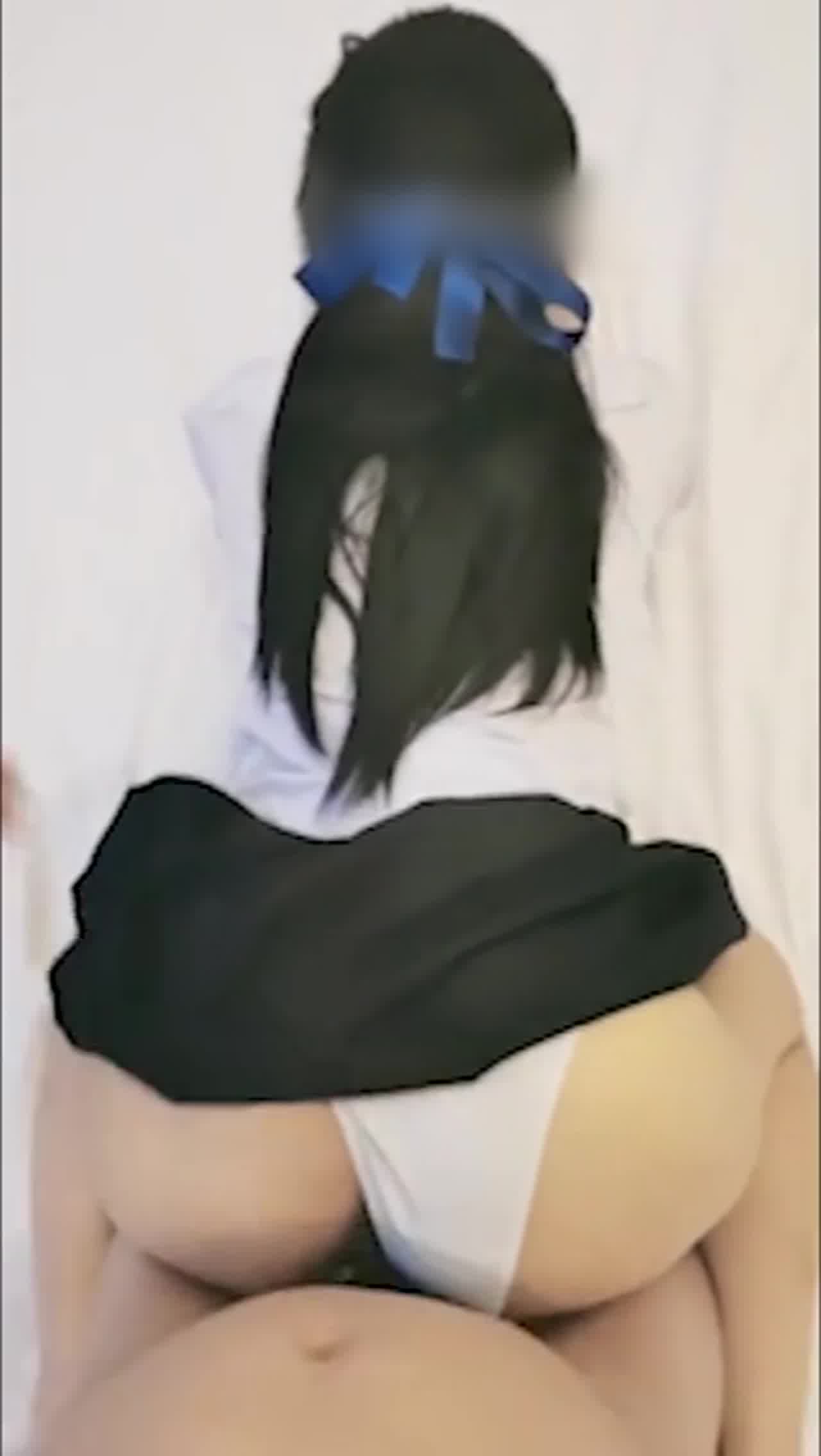  小女友常不听话只能拿肉棒教训 看图说故事 的剧照1