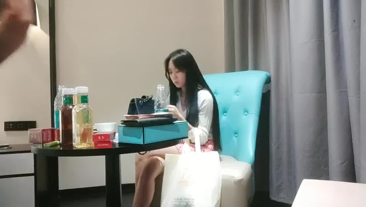  中文字幕 外围约了2500姑娘爱爱多种姿势满足嫖客 的剧照4