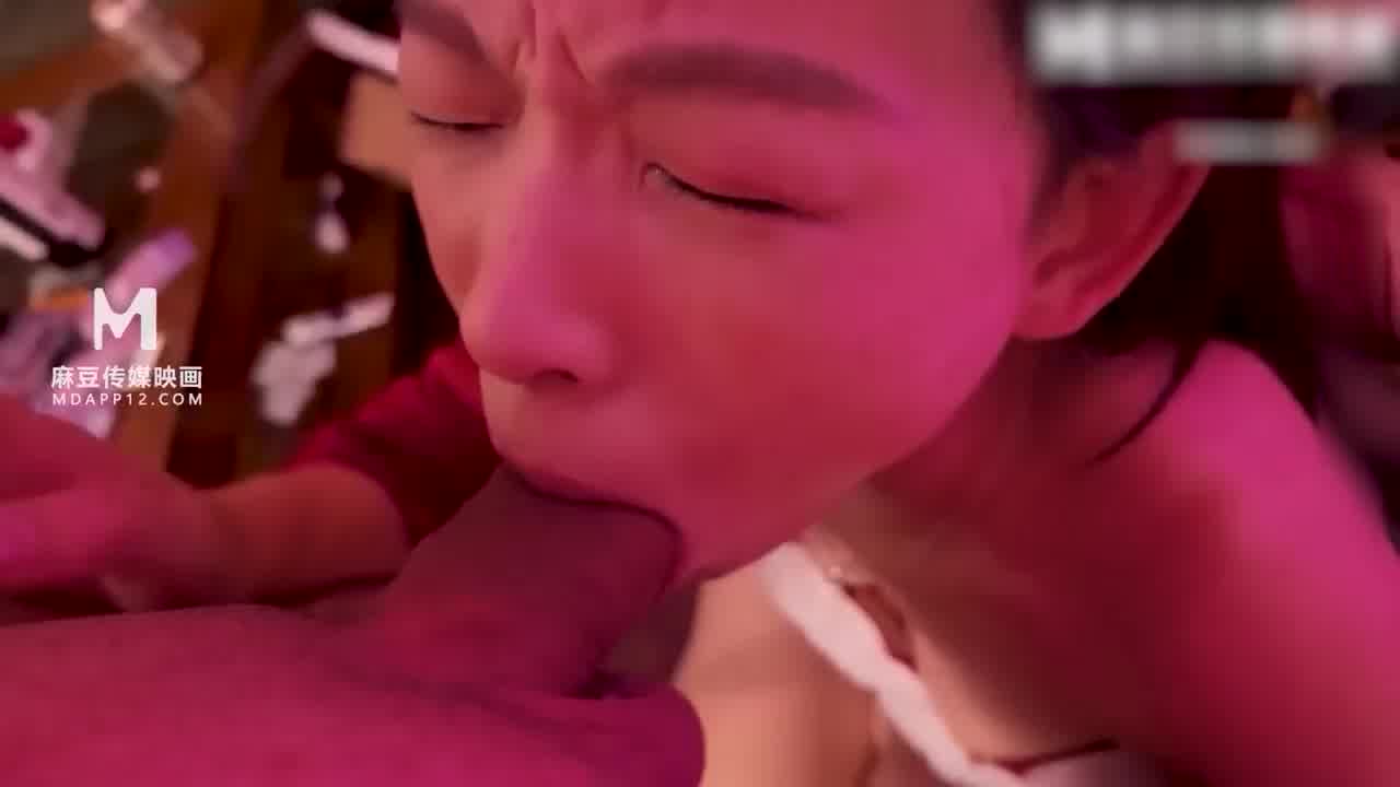  那一夜的交换礼物 派对群交荒淫圣诞 的剧照10