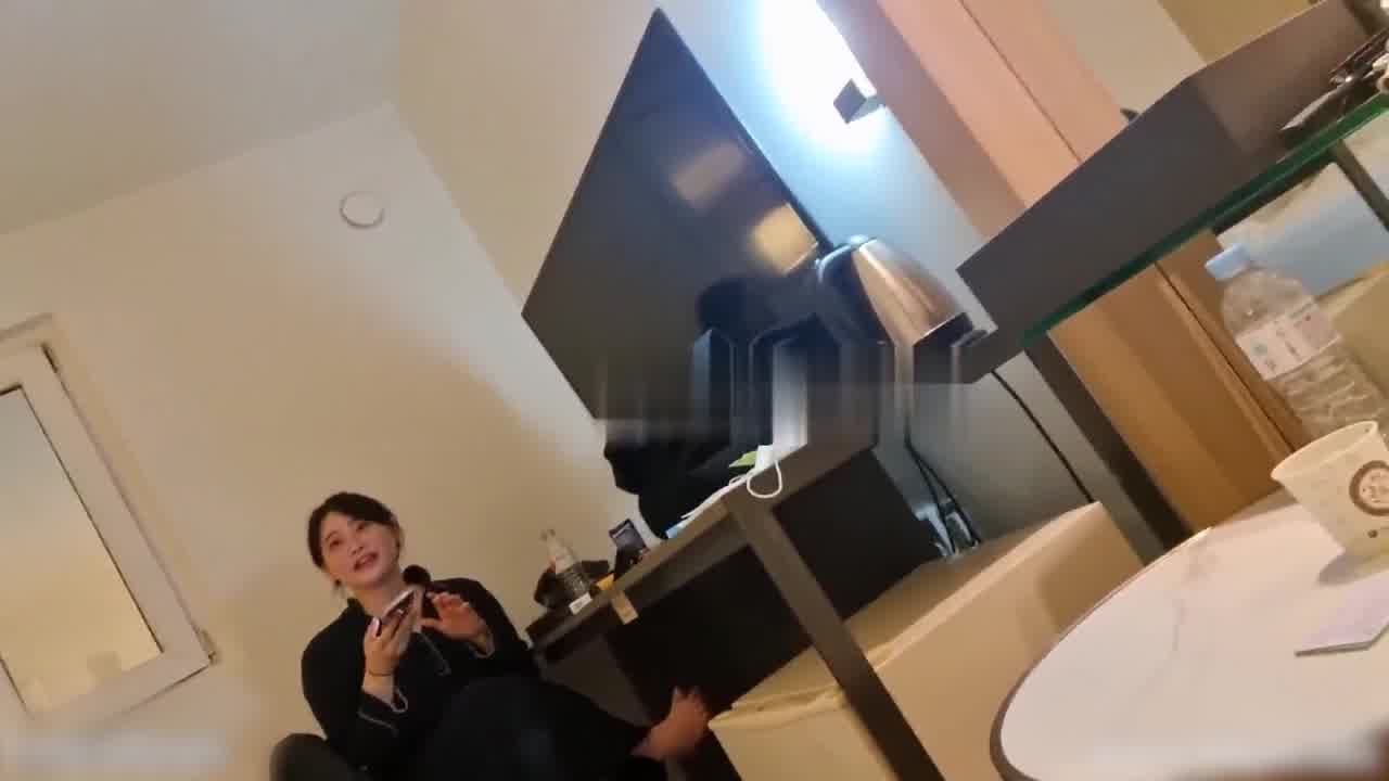  【韩国探花】大肥猪这次约了一个极品大奶美女，一顿玩弄之后，抱着就是一顿输出！ 的剧照2