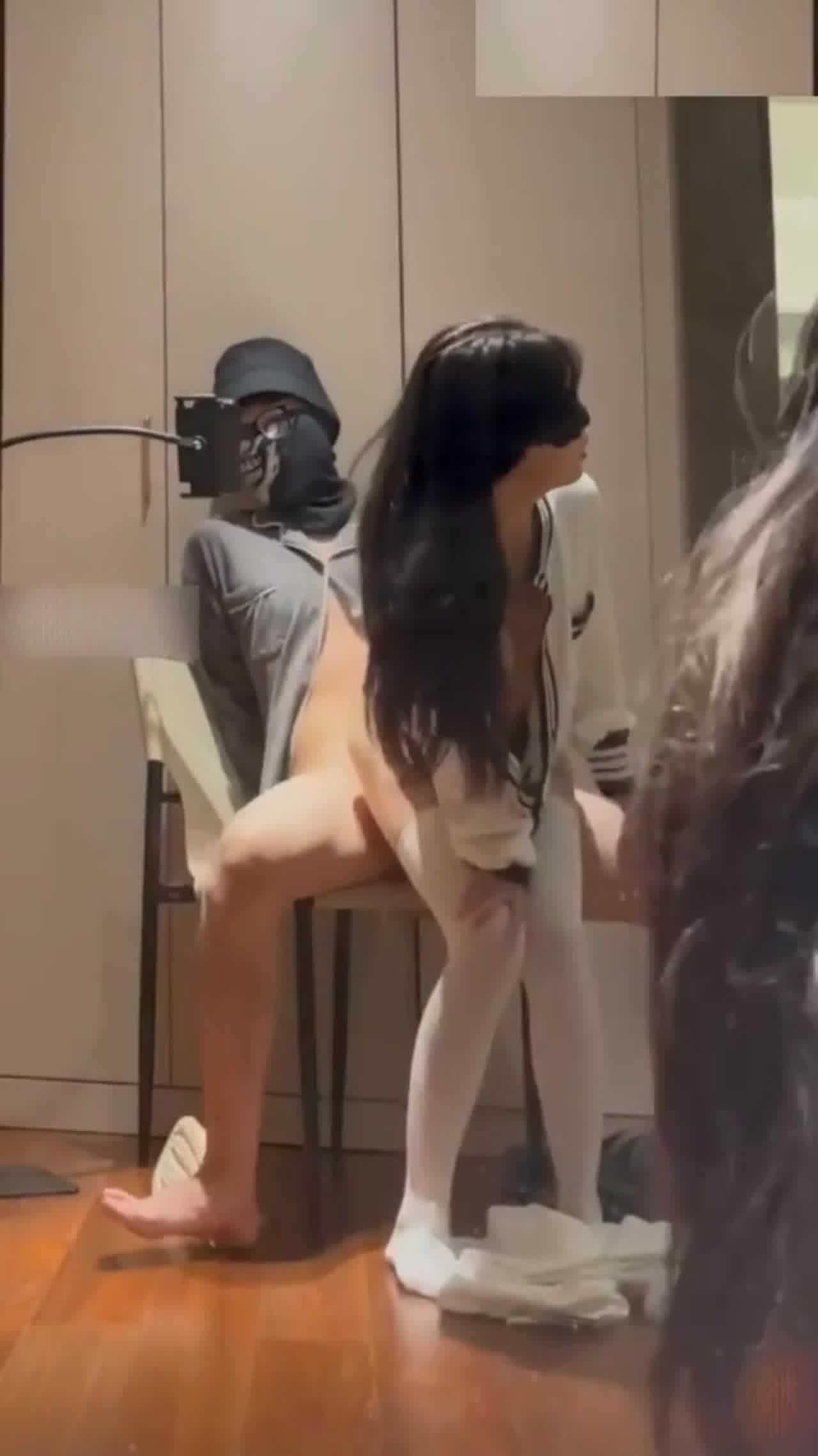  【羞耻征服女人，超爽索取快感】PUA大神征服母狗调教性奴，尤其是那个大屁股，猛锉大屌，大神操的啊叫！ 的剧照10