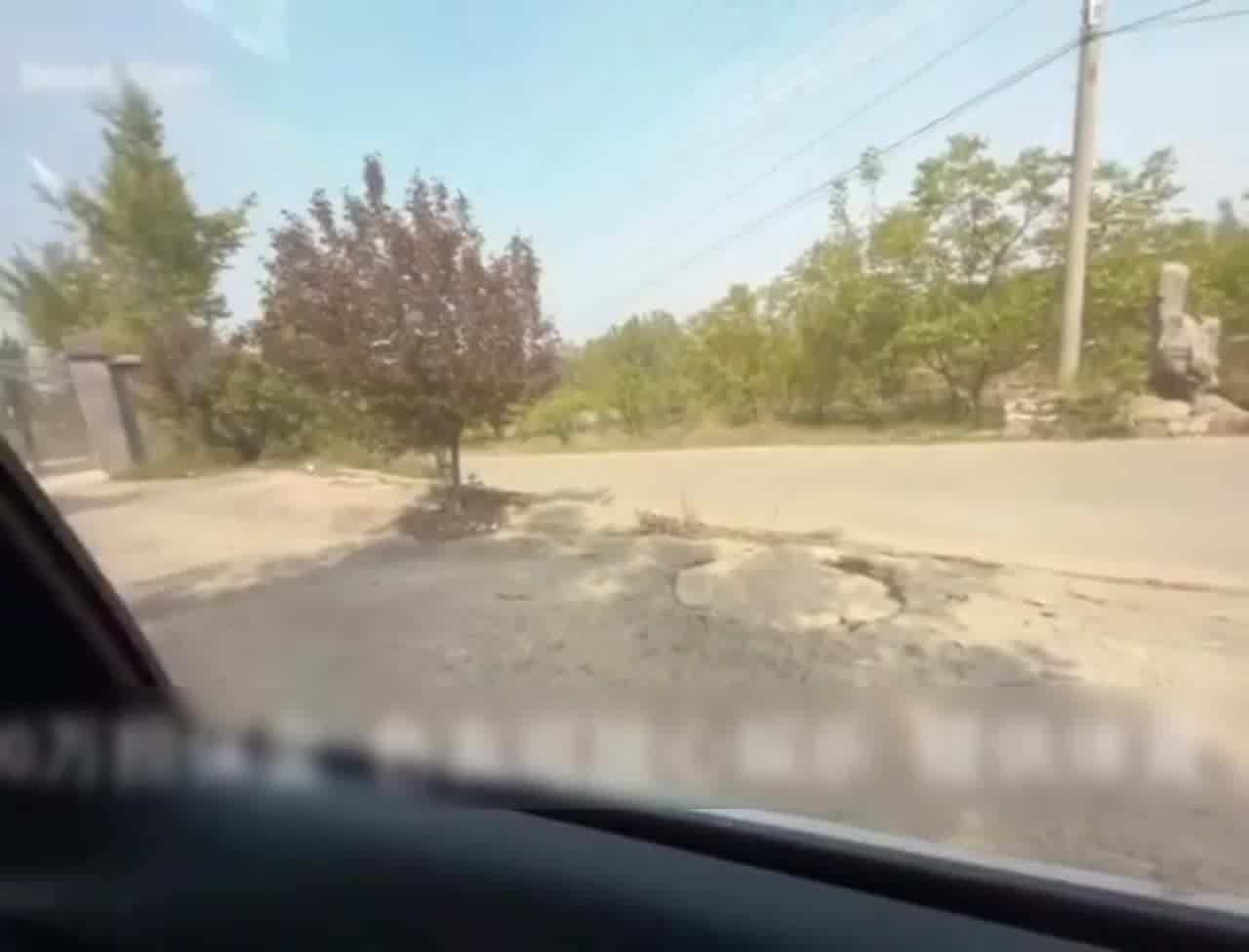  车内爆操D奶淫娃 的剧照10