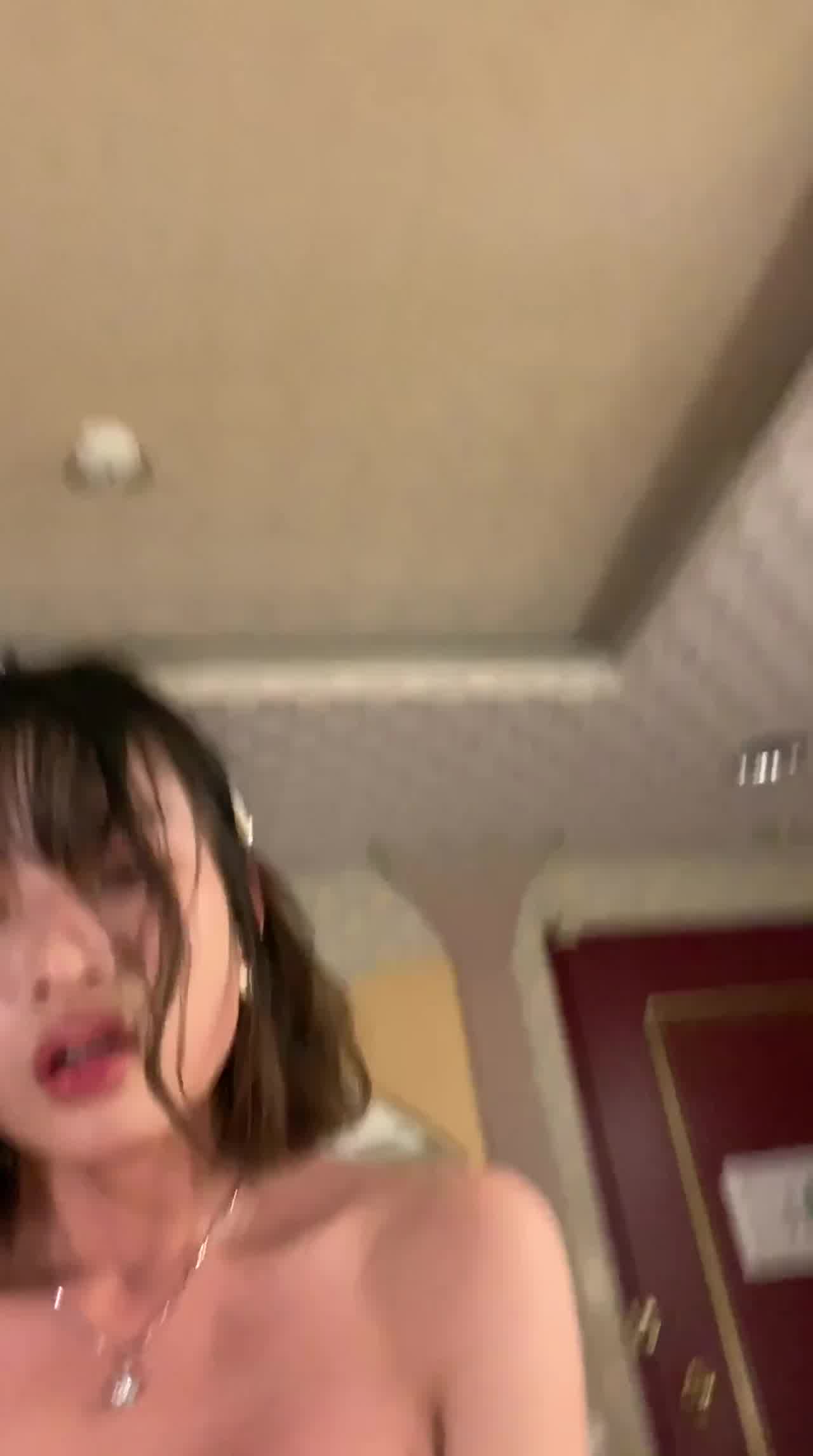  趁老婆不在久违跟闺蜜爱爱 的剧照1