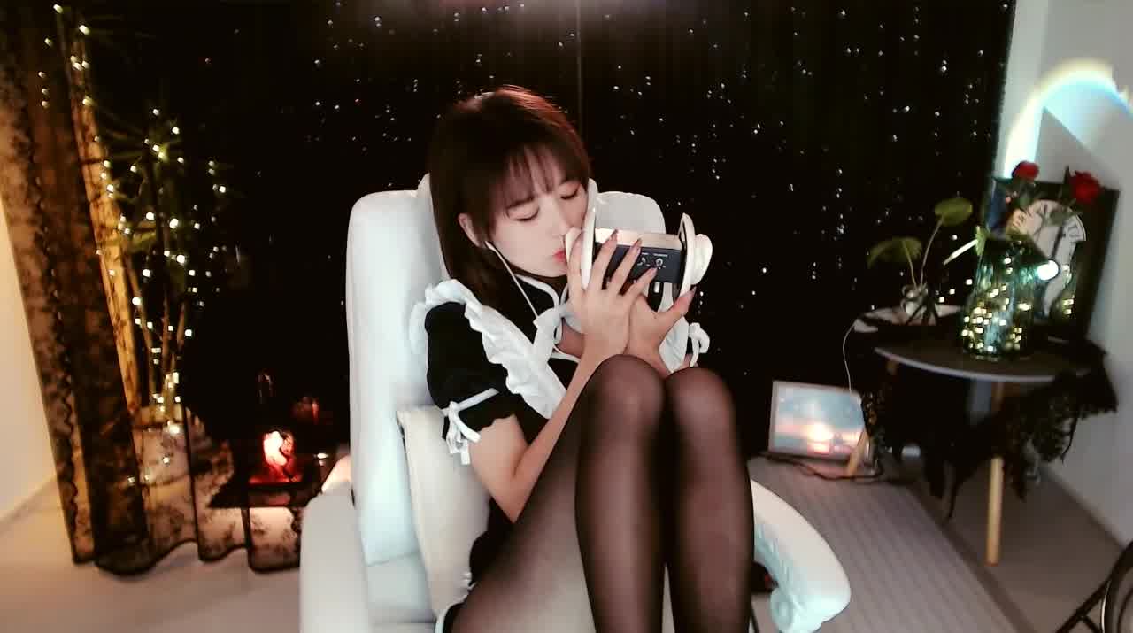  极致诱惑黑白双丝酥麻女仆的按摩掏耳圈圈ASMR 剧情哄睡助眠解压放松 的剧照5