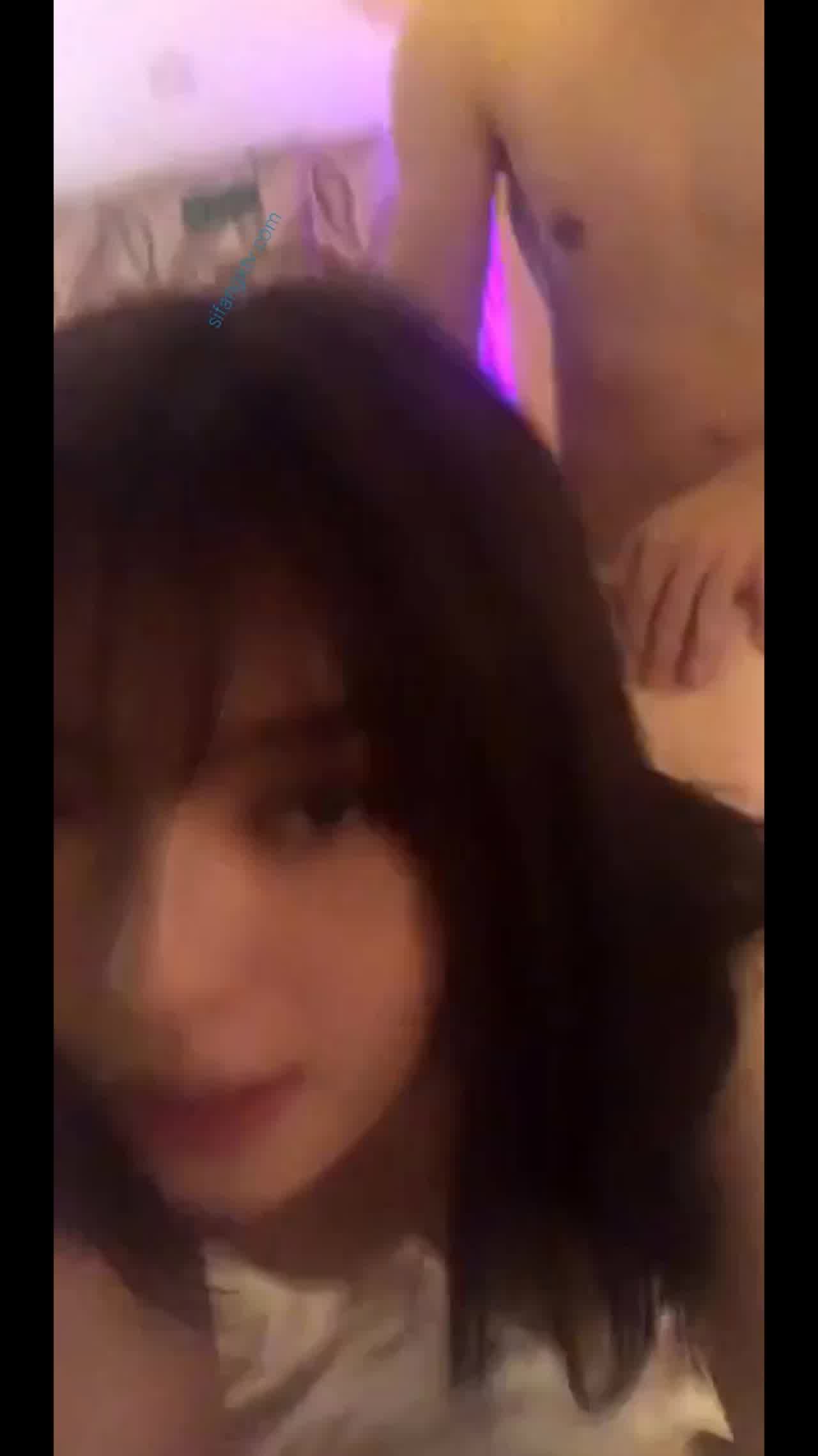  你们知道制服要这样穿吗 学生妹跟男友爱爱泄密 的剧照7