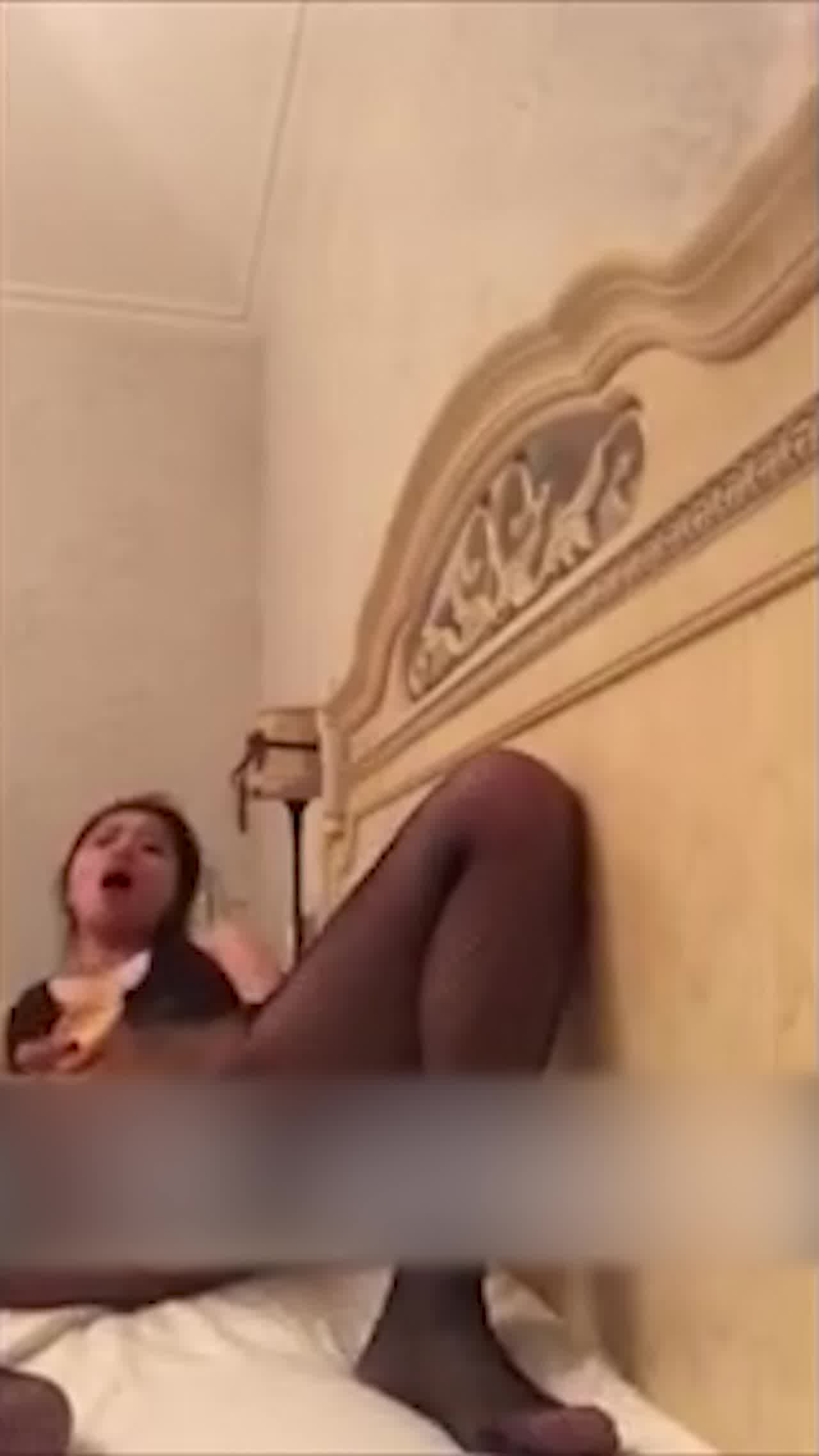  温州骚逼剃毛被操表情超级爽！ 的剧照3