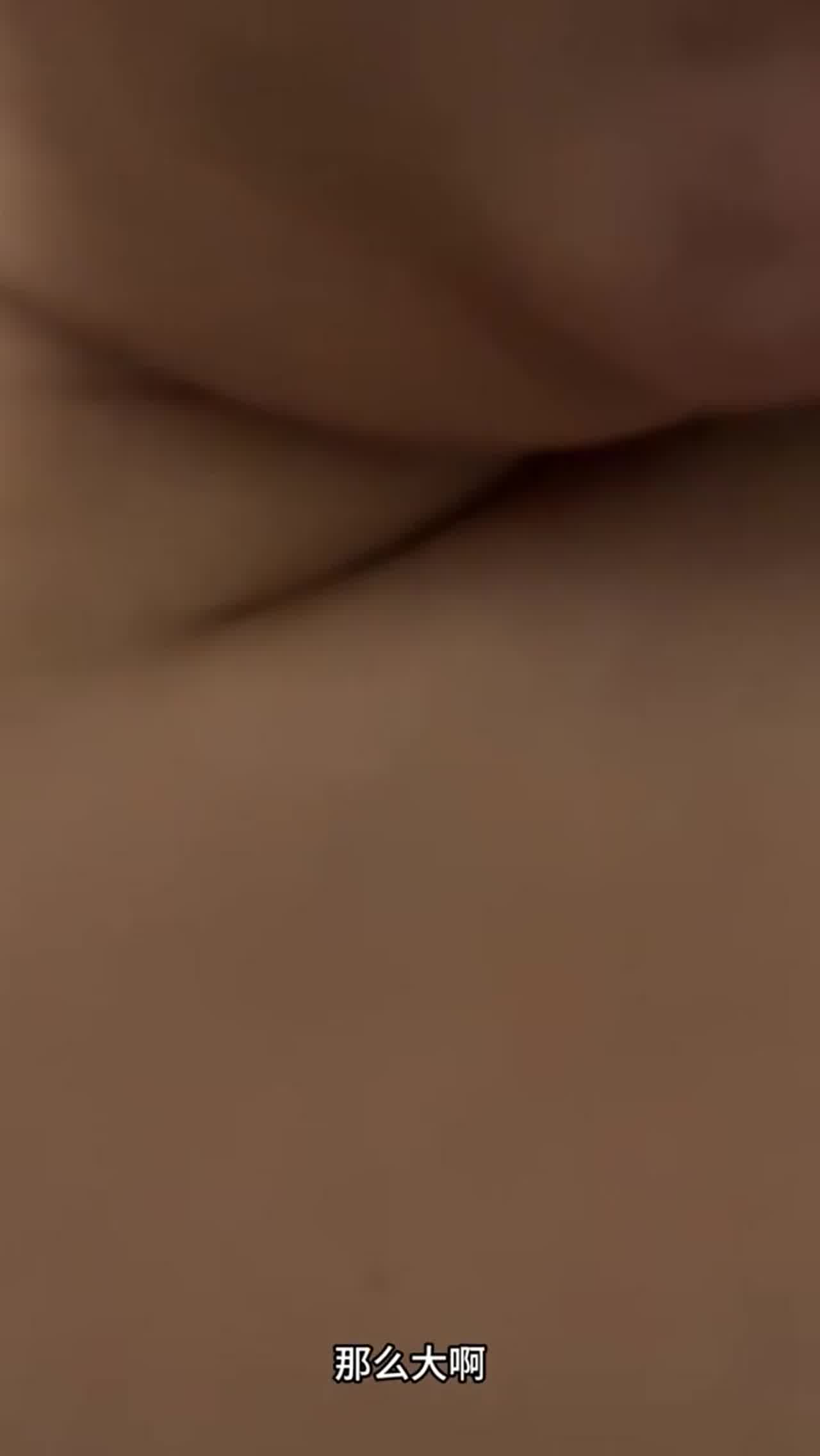  【兄妹乱伦】父母不在家，哥哥看到妹妹丰满多姿，性起不顾妹妹反抗，强行插入 的剧照8